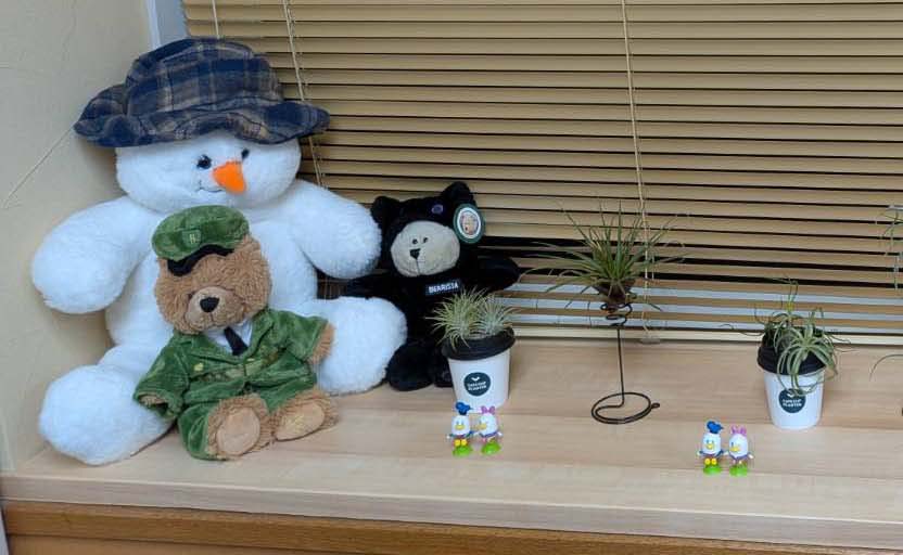 小さなグリーン達とスノーマン